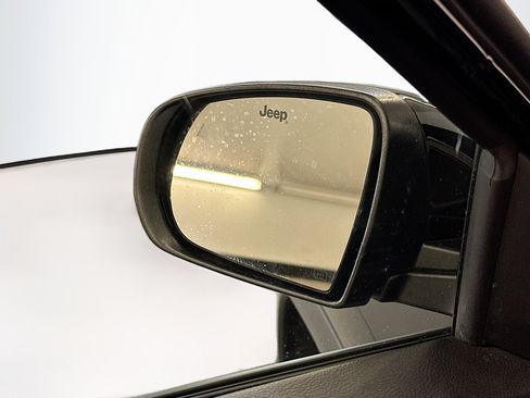 Used 2022 Jeep Compass Limited image 16