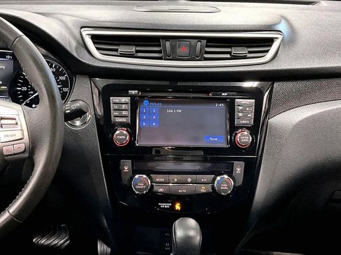 Used 2016 Nissan Rogue SL image 6