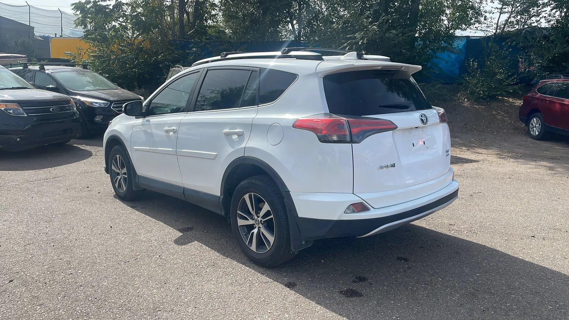 Used 2016 Toyota RAV4 XLE AWD/4WD image 4