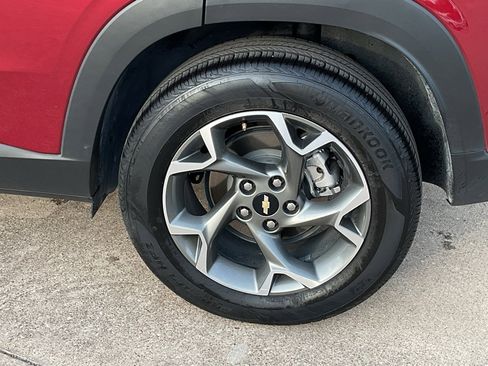 Used 2025 Chevrolet Trax LT image 8