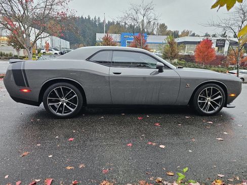Used 2017 Dodge Challenger R/T Scat Pack image 9