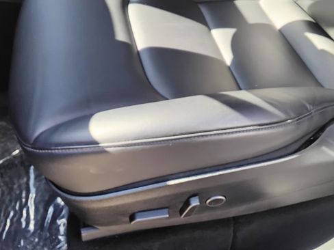 Used 2021 Tesla Model Y Long Range image 16