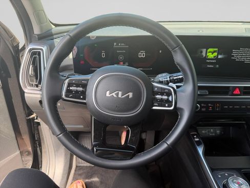 Certified 2025 Kia Sorento EX AWD/4WD image 13