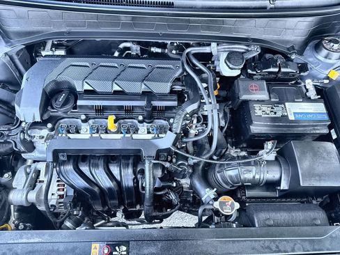 Used 2024 Hyundai Venue SEL FWD image 12