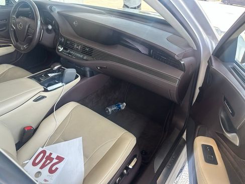 Used 2019 Lexus LS 500h AWD w/ Accessory Package (Z1) image 18