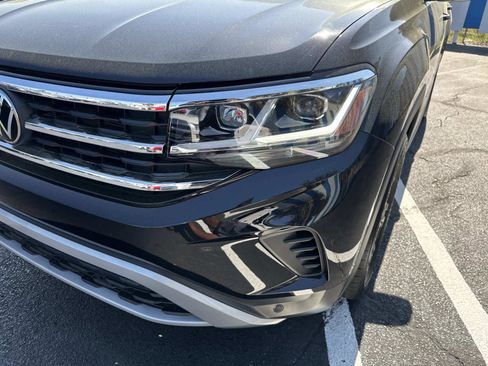 Used 2023 Volkswagen Atlas SE w/ Black Wheel Package image 9