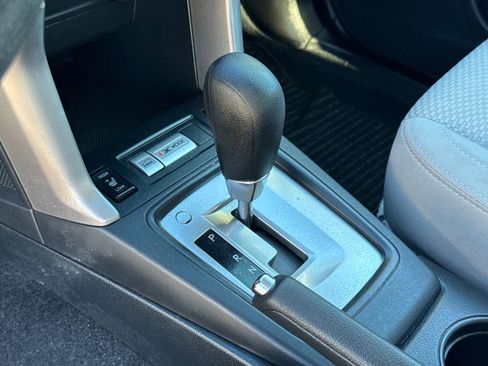 Used 2017 Subaru Forester 2.5i Premium w/ All-Weather Package image 16