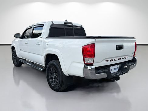Used 2017 Toyota Tacoma SR5 w/ Tow Package RWD image 5