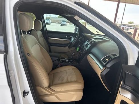 Used 2017 Ford Explorer FWD image 11