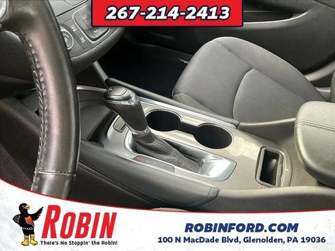 Used 2017 Chevrolet Malibu LT FWD image 18