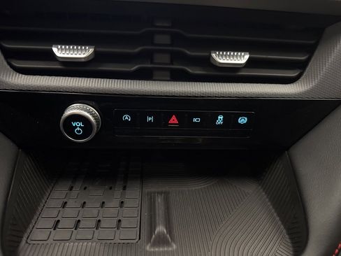 Used 2025 Ford Explorer ST image 39