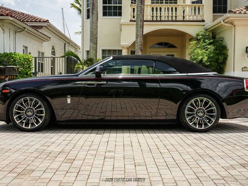 Used 2019 Rolls-Royce Dawn RWD image 19