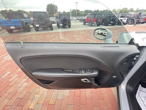 Used 2021 Dodge Challenger R/T Scat Pack RWD image 10