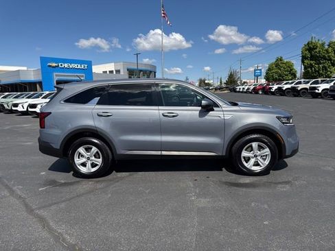Used 2023 Kia Sorento LX AWD/4WD image 8