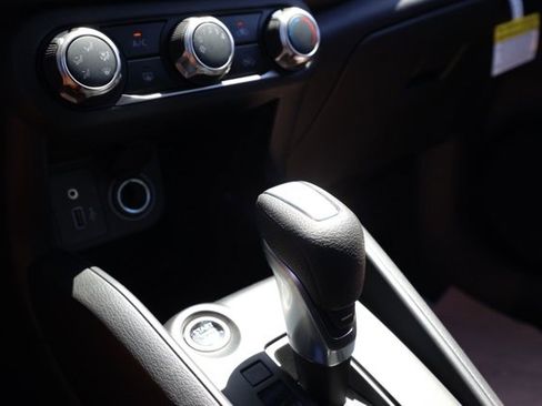 New 2025 Nissan Kicks Play S image 31