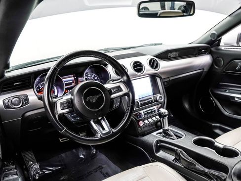 Used 2020 Ford Mustang Premium image 7