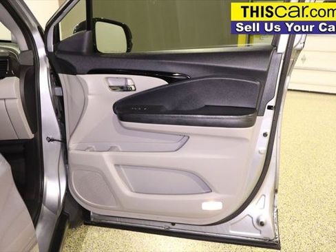 Used 2017 Honda Pilot Touring image 40