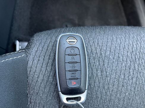 Used 2025 Nissan Rogue SV FWD image 27
