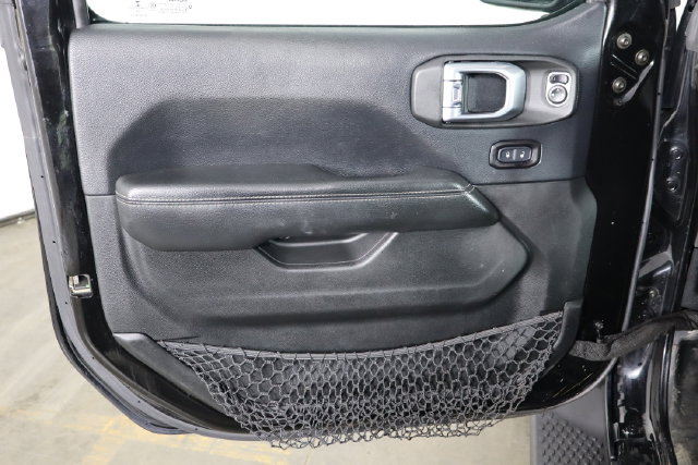 Used 2018 Jeep Wrangler Unlimited Sahara AWD/4WD image 18