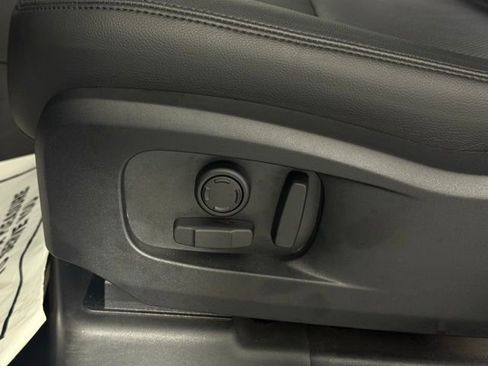 New 2024 Land Rover Defender 110 S image 31