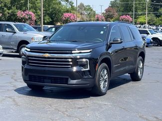 Used 2024 Chevrolet Traverse LT FWD video 2