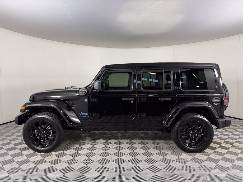 Used 2025 Jeep Wrangler Unlimited Sahara w/ Safety Group AWD/4WD image 10