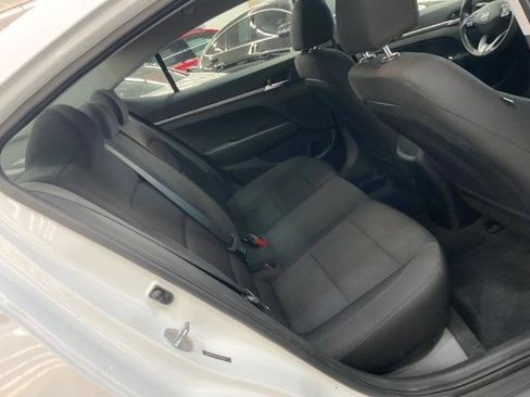 Used 2019 Hyundai Elantra SE w/ Cargo Package FWD image 10