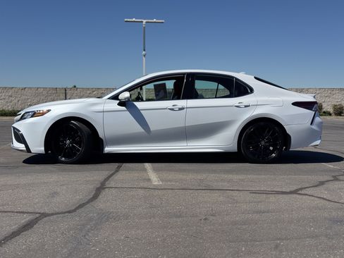 Used 2022 Toyota Camry XSE FWD image 4