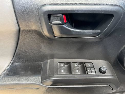 Used 2017 Toyota Tacoma SR w/ Tow Package AWD/4WD image 18