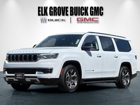 Used 2023 Jeep Wagoneer L Series III w/ Preferred Equipment Group AWD/4WD image 8