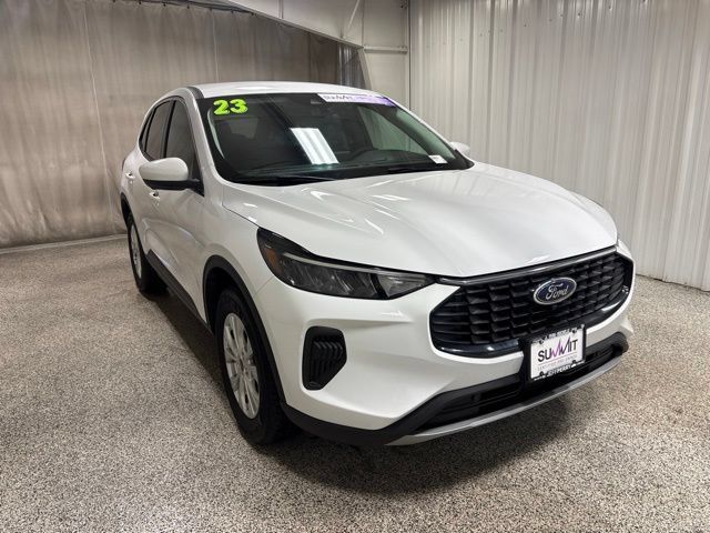 Used 2023 Ford Escape Active w/ Tech Pack #2 AWD/4WD image 2