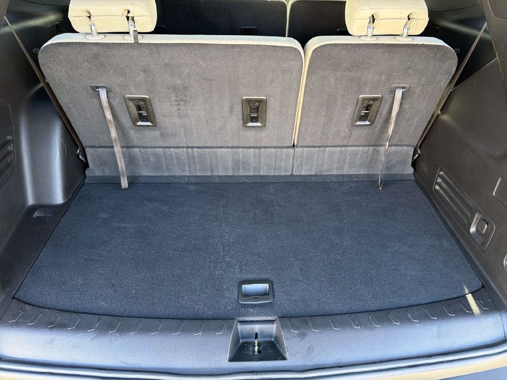 Used 2023 Chevrolet Traverse LS FWD image 7