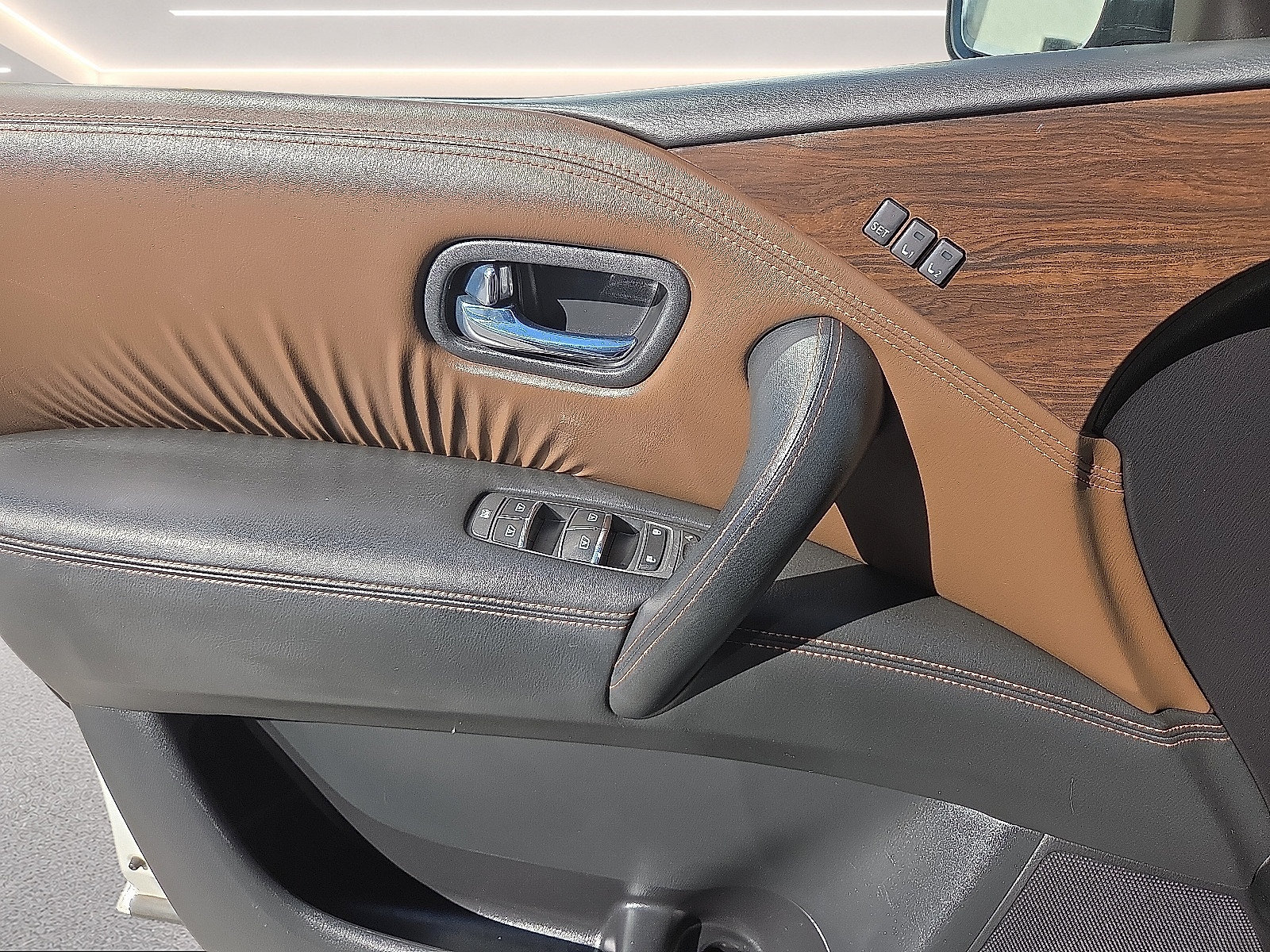 Used 2018 Nissan Armada Platinum w/ Captain Seat Package RWD image 25