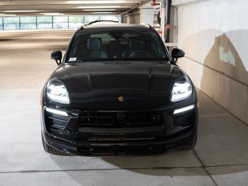 Certified 2026 Porsche Macan AWD/4WD image 6