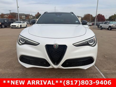 Used 2022 Alfa Romeo Stelvio Veloce image 2