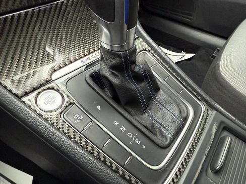 Used 2016 Volkswagen e-Golf SE image 26