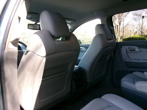 Used 2009 Chevrolet Traverse LT image 28