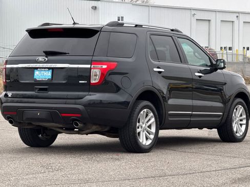 Used 2015 Ford Explorer XLT image 2