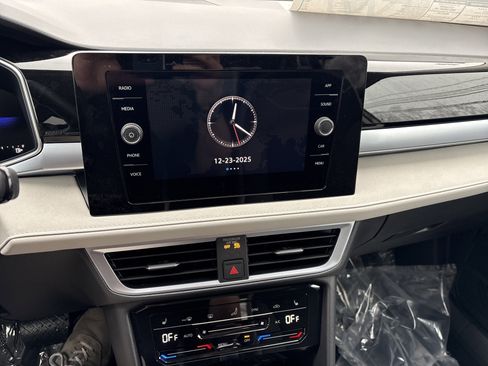 New 2026 Volkswagen Taos SE image 21