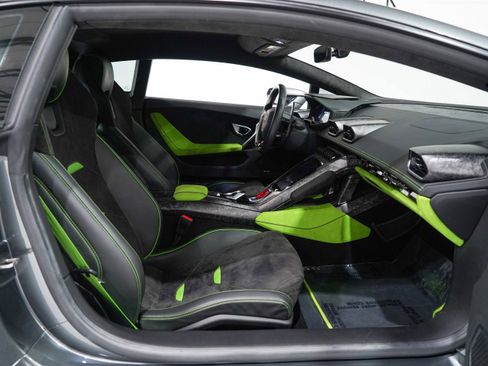 Used 2022 Lamborghini Huracan EVO RWD image 14