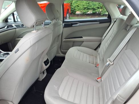 Used 2020 Ford Fusion SE FWD image 27
