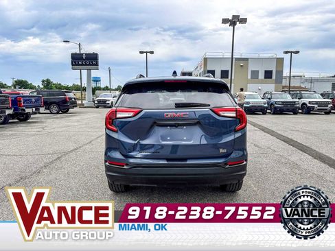 Used 2024 GMC Terrain SLT w/ Elevation Edition FWD image 6