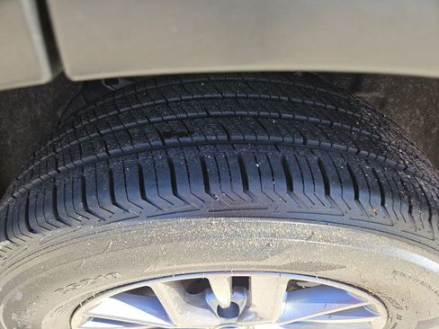 Used 2023 Nissan Rogue S image 29