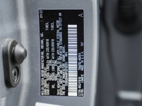 Used 2023 Toyota Highlander LE FWD image 40