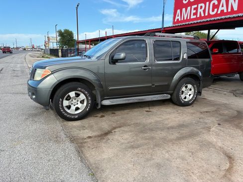 Used 2005 Nissan Pathfinder SE w/ (P01) Se Premium Pkg RWD image 3