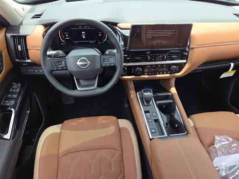 New 2026 Nissan Pathfinder Platinum FWD image 8