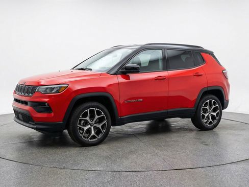Used 2025 Jeep Compass Limited image 3