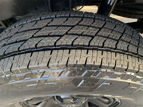 Used 2020 Toyota Tacoma SR image 34