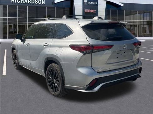 Used 2023 Toyota Highlander XSE image 3