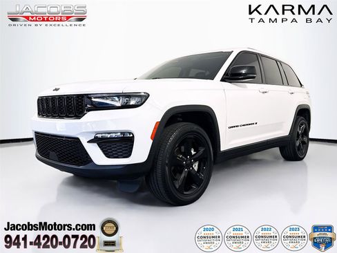 Used 2023 Jeep Grand Cherokee Limited w/ Black Appearance Package AWD/4WD image 1
